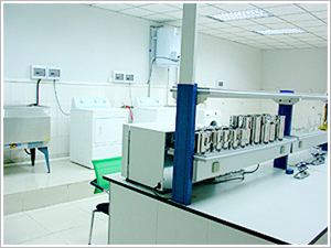  250T全自動真空硫化機新型軌道開模